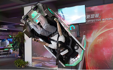 3D 9D VRの映画館のバーチャル リアリティのジェット コースター360の回転Vrの椅子の飛行シミュレータのゲーム・マシン 5